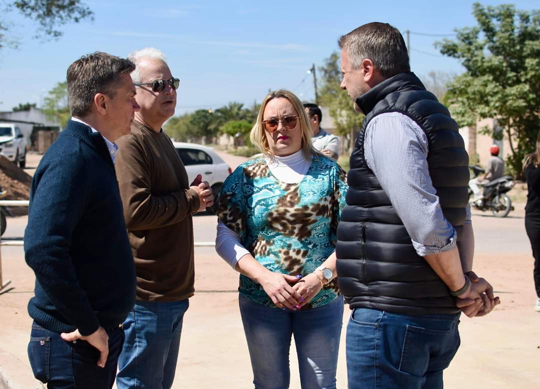 OBRAS EN PAMPA DEL INFIERNO: “POR PRIMERA VEZ, PAVIMENTO CON DESAGÜES” DIJO LA INTENDENTE GLENDA SEIFERT.  