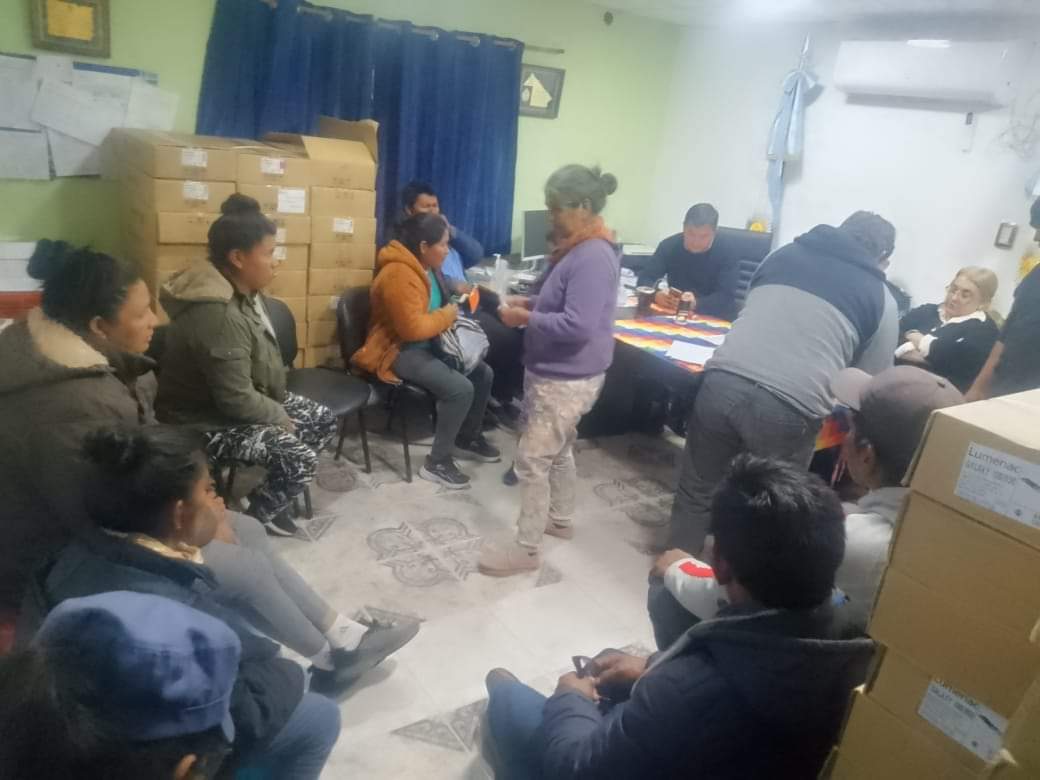 MIEMBROS DEL CONSEJO DE RECUPERACIÓN TERRITORIAL INDÍGENA Y EL INTENDENTE RAFAEL FRIAS MANTUVIERON UNA REUNIÓN EN EL MUNICIPIO LOCAL DE MIRAFLORES. 