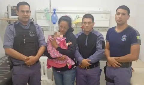 POLICÍAS LE SALVARON LA VIDA A UNA BEBA DE TRES MESES QUE SE ESTABA ASFIXIANDO EN SÁENZ PEÑA.