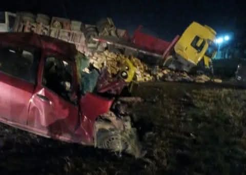 UN HOMBRE MURIÓ TRAS CHOCAR CO. UN CAMIÓN EN RUTA 11 CERCA DE COLONIA BENÍTEZ.