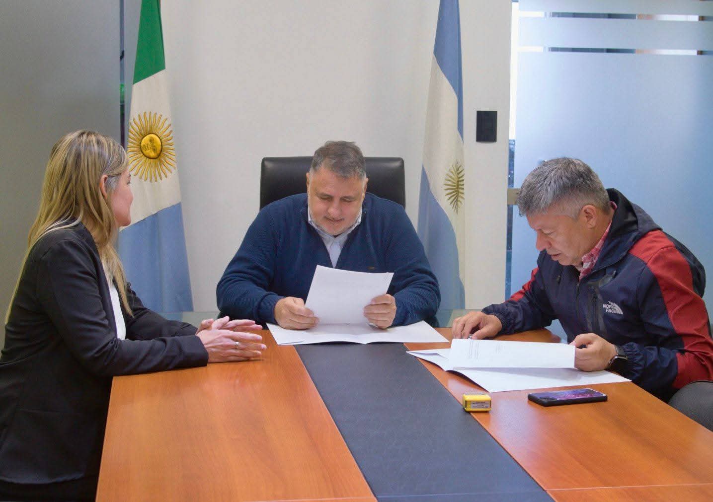 LUCHA CONTRA EL NARCOTRÁFICO: EL MINISTERIO DE GOBIERNO CEDIÓ UNA EMBARCACIÓN AL MINISTERIO DE SEGURIDAD PARA REFORZAR LA FRONTERA FLUVIAL.