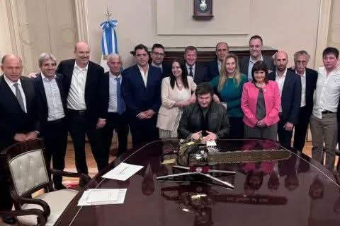EL GOBIERNO RATIFICA EL RUMBO: VETARÁ TODA LEY QUE SUBA EL GASTO PÚBLICO.