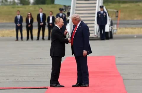 TRUMP Y PUTIN SE REÚNEN EN ALASKA PARA NEGOCIAR UN ALTO EL FUEGO EN UCRANIA.