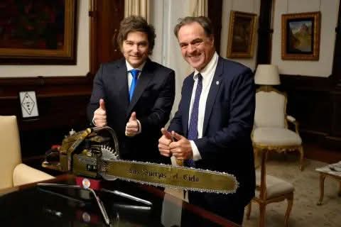 MILEI ANUNCIÓ LAS PRÓXIMAS REFORMAS: FISCAL, LABORAL Y APERTURA COMERCIAL.