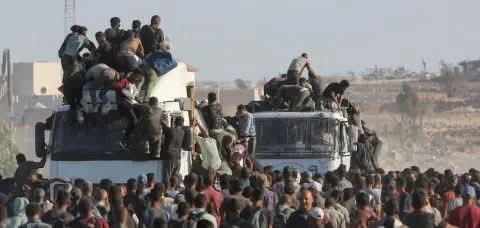 GAZA: AL MENOS 20 MUERTOS TRAS EL VUELCO DE CAMIONES CON AYUDA HUMANITARIA.