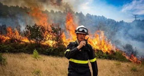 FRANCIA ARDE: UN INCENDIO YA ARRASÓ CON MÁS DE 17  MIL HECTÁREAS.