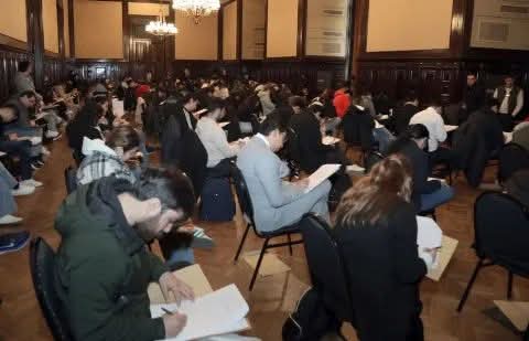 NINGUNO DE LOS 117 MÉDICOS QUE VOLVIERON A RENDIR PUDO REVALIDAR SU NOTA.