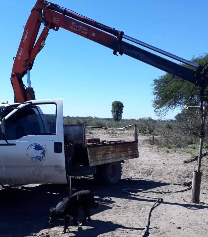 RÍO MUERTO: SAMEEP Y APA REEMPLAZARON BOMBA DE UNA PERFORACIÓN Y RESTABLECIERON EL SERVICIO.