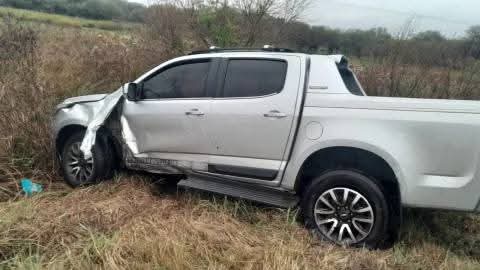 UNA FAMILIA DESPISTÓ CON SU CAMIONETA EN LA RUTA N° 9.
