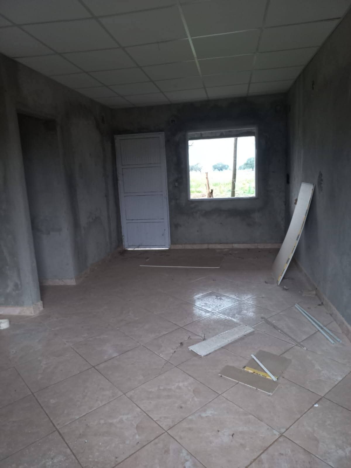 DESCONOCIDOS ESTARÍAN ROBANDO ABERTURAS DE VIVIENDAS EN CONSTRUCCIÓN EN J.J CASTELLI. 