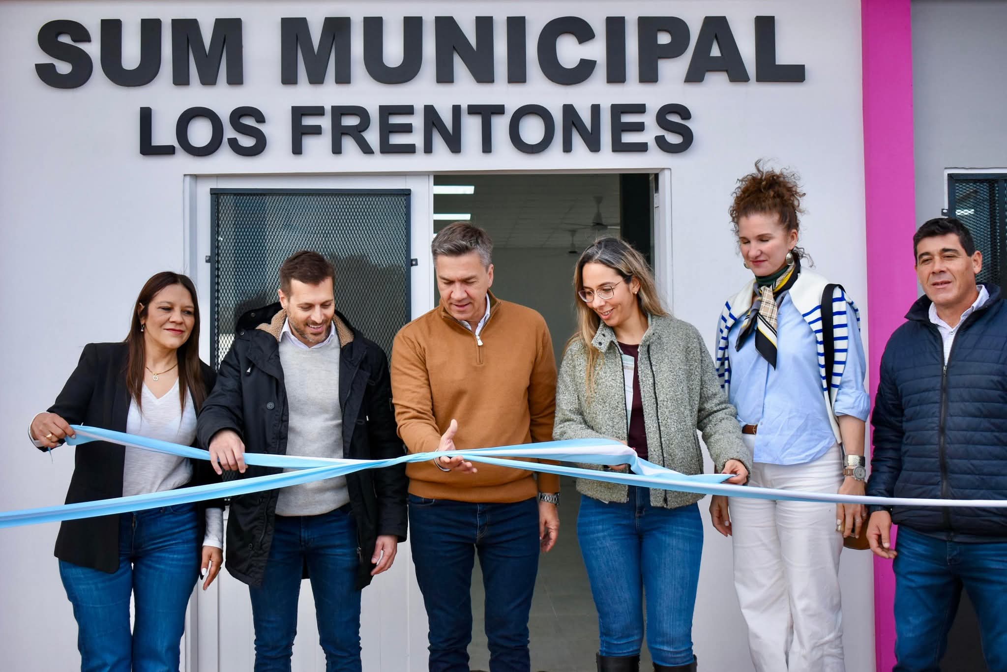 LOS FRENTONES: EL GOBERNADOR ZDERO INAUGURÓ LA AMPLIACIÓN Y REFACCIÓN INTEGRAL DEL SUM MUNICIPAL.