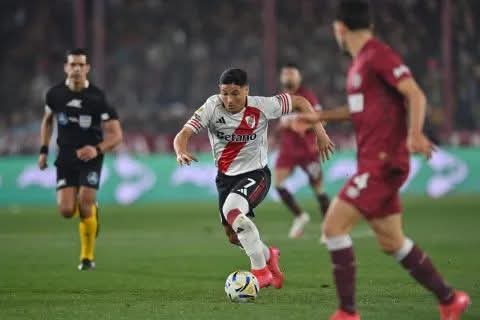 RIVER LO GANABA CON GOL DE MONTIEL, PERO LANÚS SE LO EMPATÓ EN LA ÚLTIMA JUGADA 