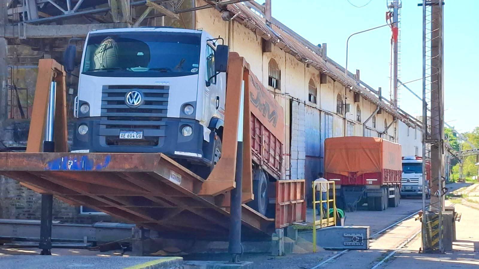 DESPUÉS DE AÑOS DE INACTIVIDAD: EL PUERTO DE BARRANQUERAS RECIBE TRIGO PROVENIENTE DE SANTA FE.