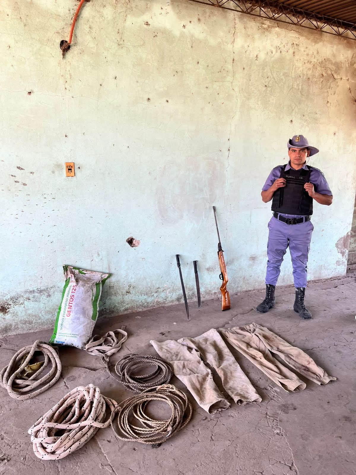 TRE ISLETAS: SECUESTRARON ARMAS Y RESTOS DE FAENA.