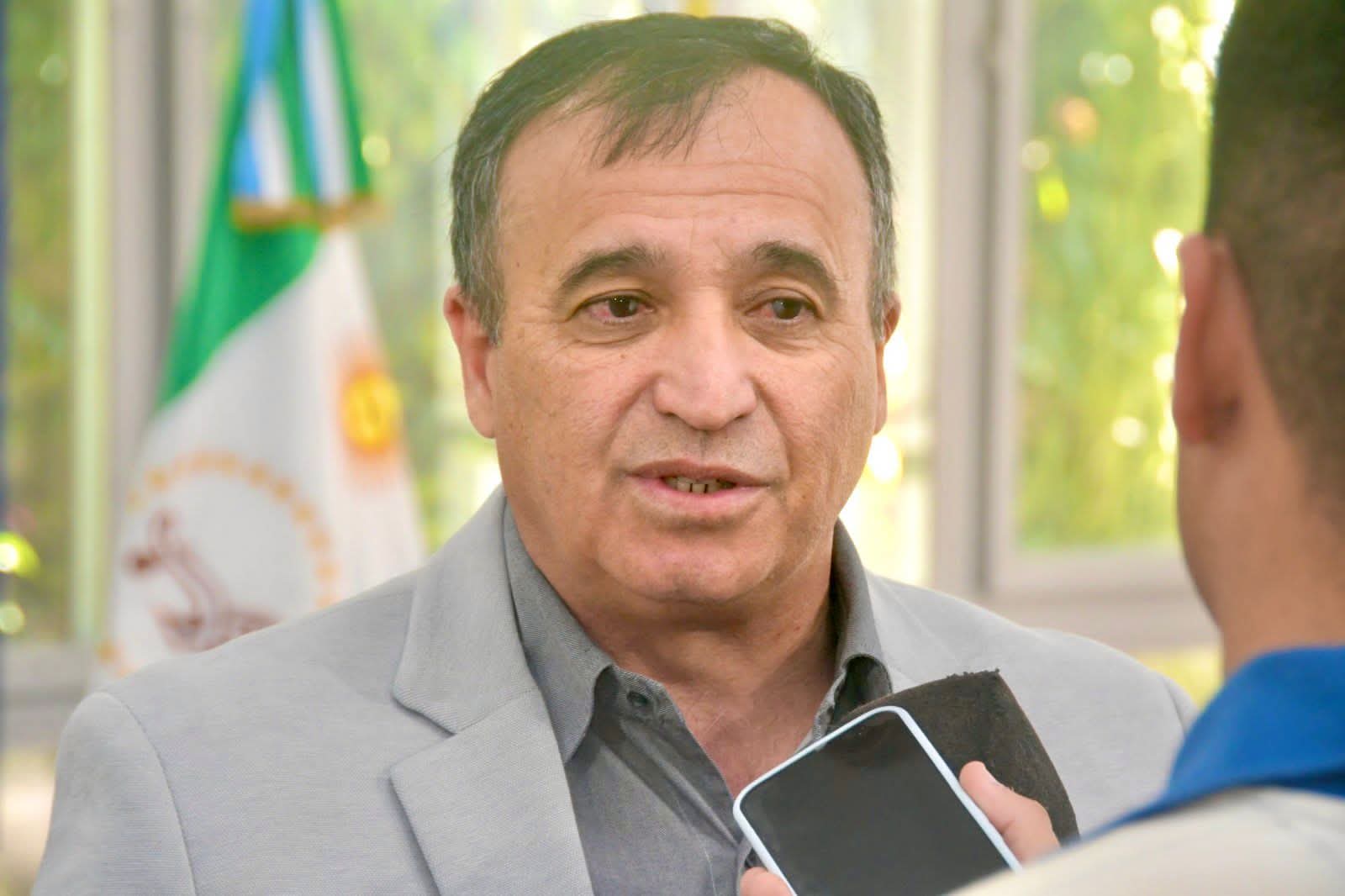 RESIDENTES: “DEBEN CUMPLIR UN CUARTO AÑO OBLIGATORIO DE SERVICIO, EN EL LUGAR QUE DETERMINE EL ESTADO”.