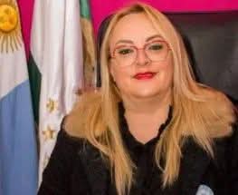 GLENDA CONTESTÓ LAS AGRESIONES DE CAPITANICH HACIA EL GOBIERNO: “FUE EL JEFE DE LA BANDA QUE EMPOBRECIÓ AL CHACO”.