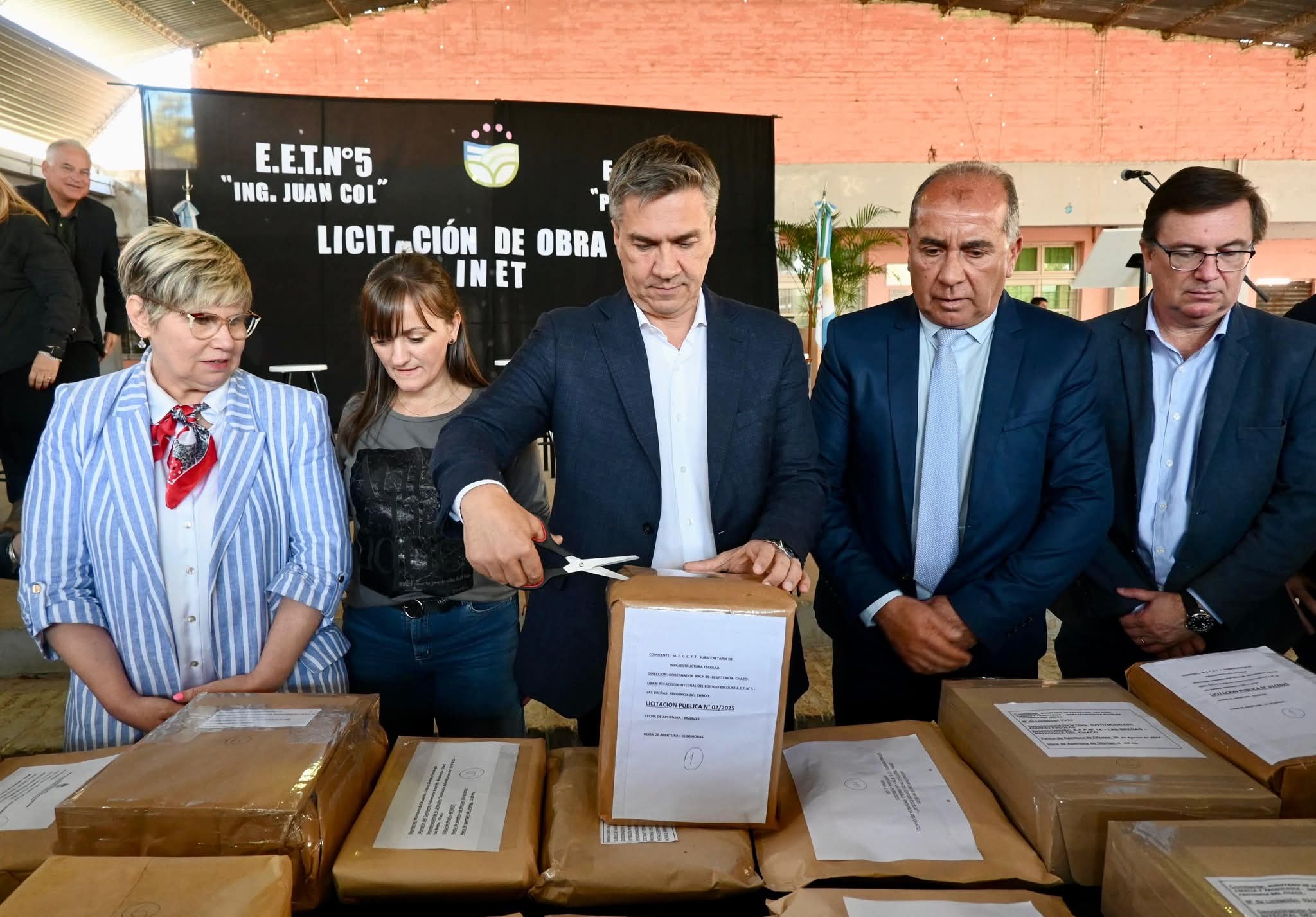 LAS BREÑAS: EL GOBERNADOR ZDERO PRESIDIÓ LA APERTURA DE SOBRES PARA LA CONSTRUCCIÓN DE LA EFP N°14 Y LA REFACCIÓN INTEGRAL DE LA EET N°5.