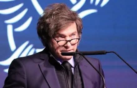 JAVIER MILEI CARGÓ CONTRA LA OPOSICIÓN: