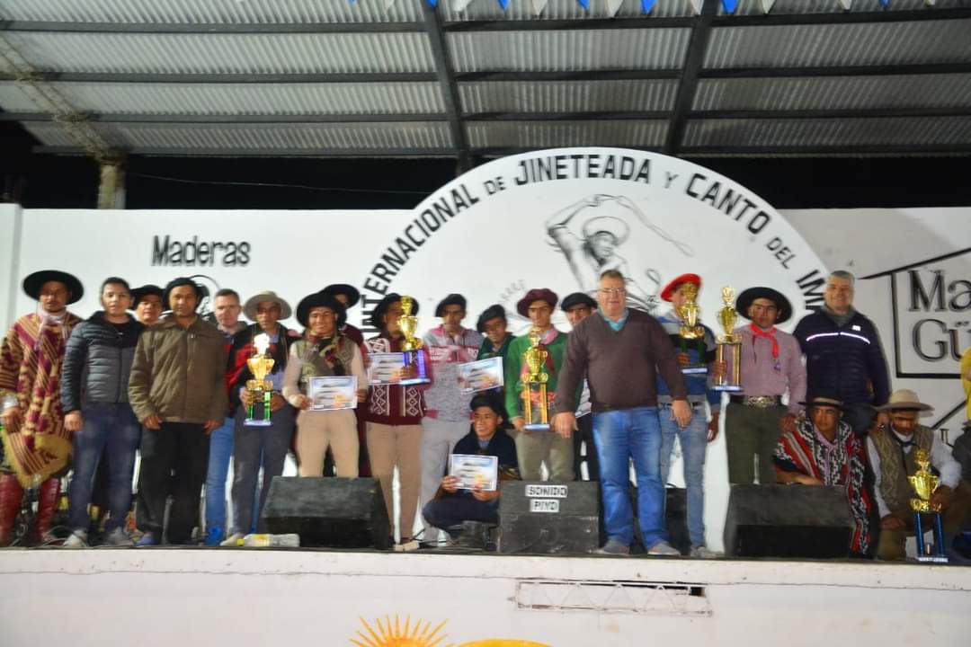 CASTELLI VIVIÓ EL SEGUNDO  ENCUENTRO DE AGRUPACIONES GAUCHAS 