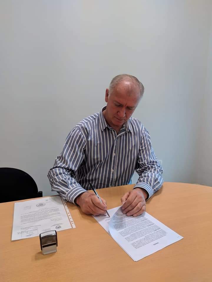 EL INTENDENTE DE MIRAFLORES JORGE FRANK FIRMÓ EL CONVENIO CON A.P.A PARA LA DISTRIBUCIÓN DE AGUA EN LA ZONA RURAL. 