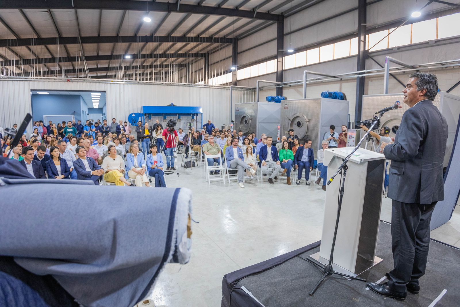 MAS EMPLEO E INDUSTRIA CHAQUEÑA: CAPITANICH ACOMPAÑÓ LA INAUGURACIÓN DE LA PLANTA TEXTIL ALTOTEK EN PUERTO TIROL. 