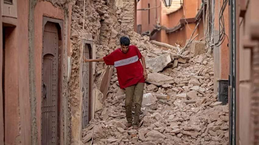 IMPACTANTE TERREMOTO DE 6,8 GRADOS SACUDIÓ MARRUECOS: AL MENOS 820 MUERTOS Y 672 HERIDOS. 