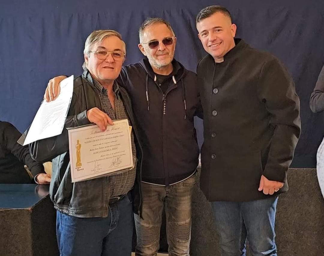 OMAR KOFLER RECIBIÓ EL DIPLOMA DE HONOR, POR LA NOMINACIÓN DE SU PROGRAMA RADIAL 