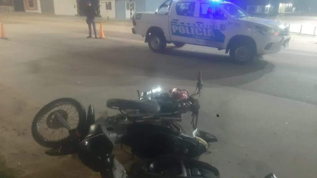 J.J CASTELLI: GRAVE ACCIDENTE DE TRÁNSITO EN AVENIDA SAN MARTÍN, COMISIONARON DOS MOTOCICLETAS. 