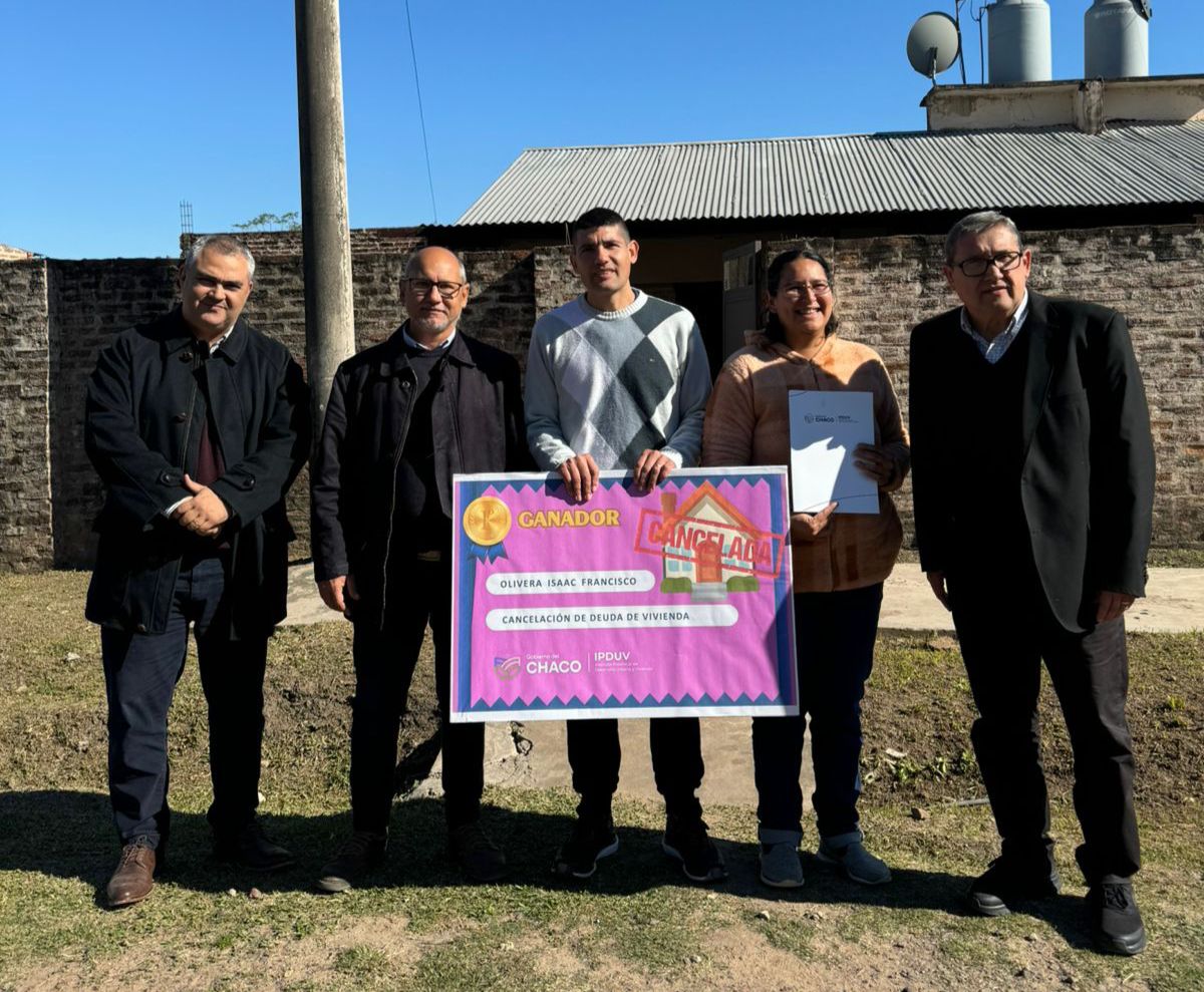 EL GOBIERNO PROVINCIAL ENTREGÓ EL PREMIO DE CONDONACIÓN DE DEUDA A ISAAC OLIVERA, DE FONTANA.
