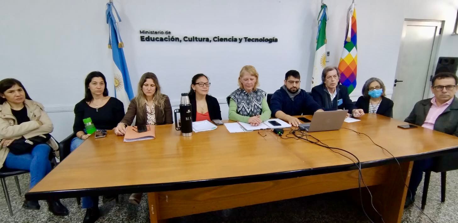 EDUCACIÓN AVANZA EN LA IMPLEMENTACIÓN DE TÍTULOS DIGITALES.