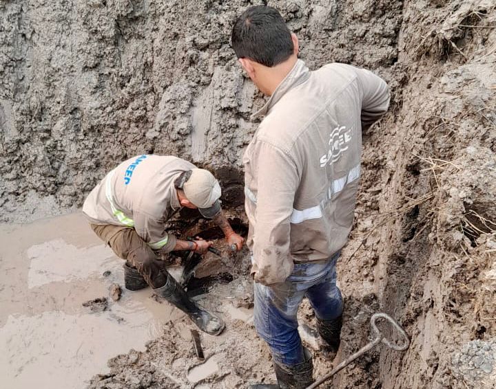 SE REPARÓ EN 3 TRAMOS EL PRIMER ACUEDUCTO, SIN PARALIZAR LA IMPULSIÓN DE AGUA POTABLE.