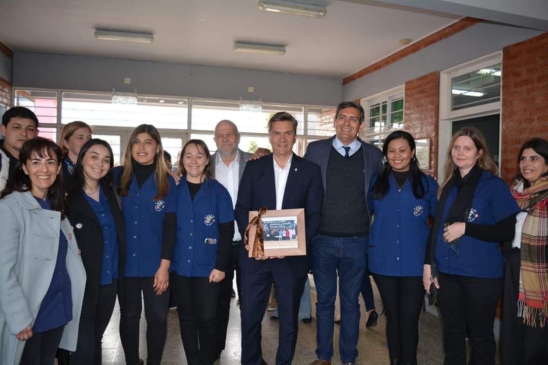 DU GRATY: EL GOBERNADOR ZDERO ACOMPAÑÓ LA FERIA DEL LIBRO PROVINCIAL 2024 E INAUGURÓ OBRAS DE REFACCIÓN EN LA ESCUELA 42.