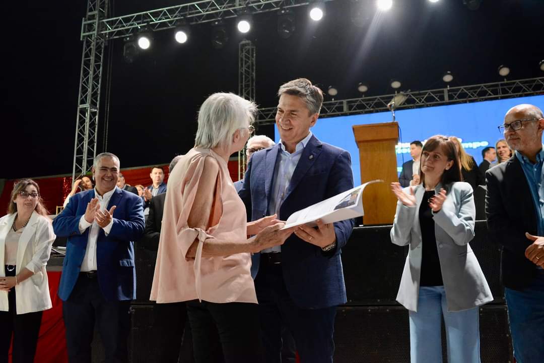 HERMOSO CAMPO: EL GOBERNADOR ZDERO ACOMPAÑÓ EL ACTO POR EL 84° ANIVERSARIO, ENTREGÓ UN EQUIPO DE RADIOLOGÍA AL HOSPITAL LOCAL E INAUGURÓ REFACCIONES DEL REGISTRO CIVIL 