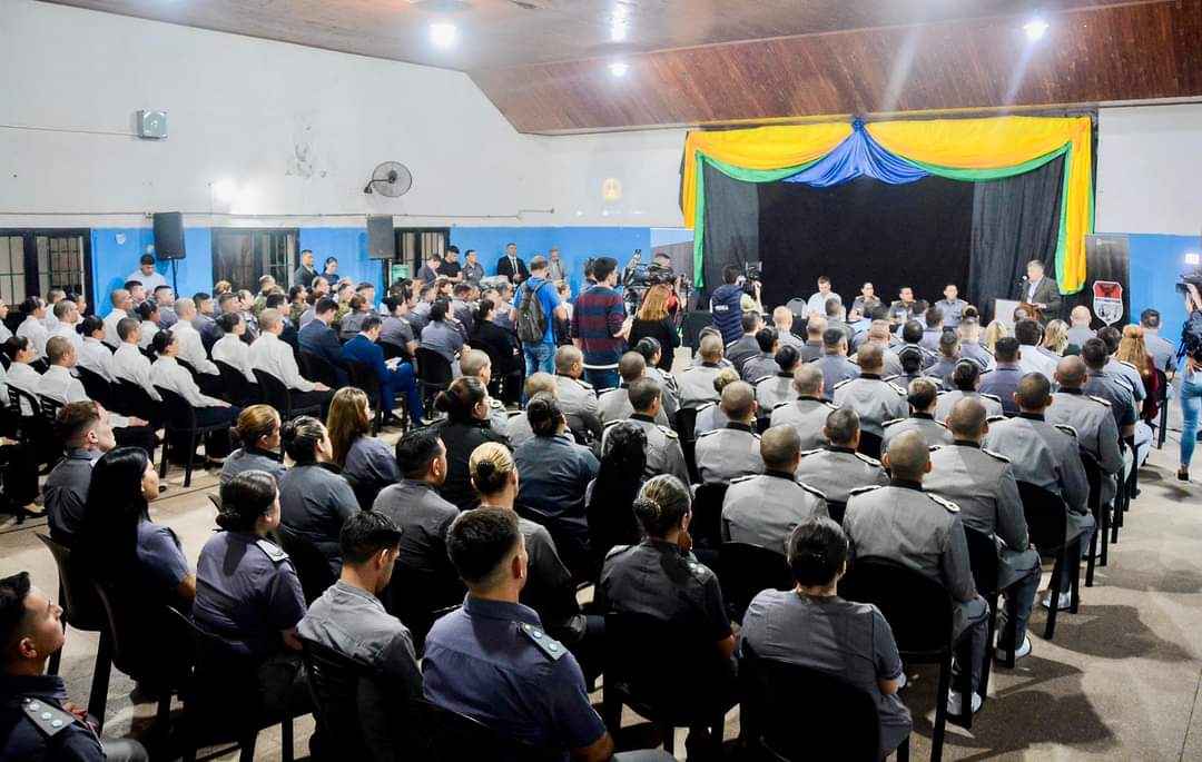 EL GOBERNADOR ZDERO LANZÓ LA CONVOCATORIA PARA LA INCORPORACIÓN DE 200 NUEVOS MIEMBROS PARA EL SERVICIO PENITENCIARIO, CICLO 2025.