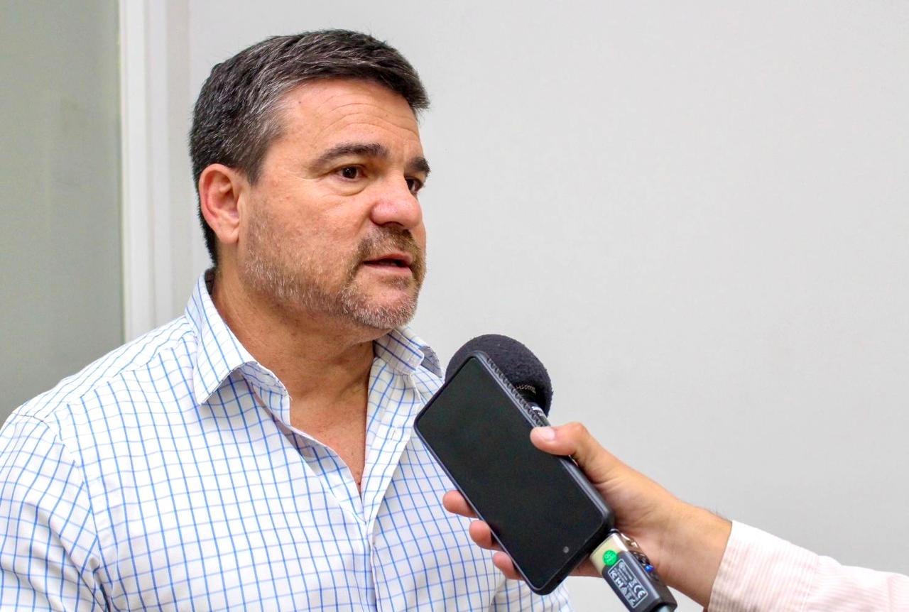 MENESES CRUZÓ CRÍTICAS: “QUIEREN ENSUCIAR, PERO LA SALUD SE ADMINISTRA CON TRANSPARENCIA”.