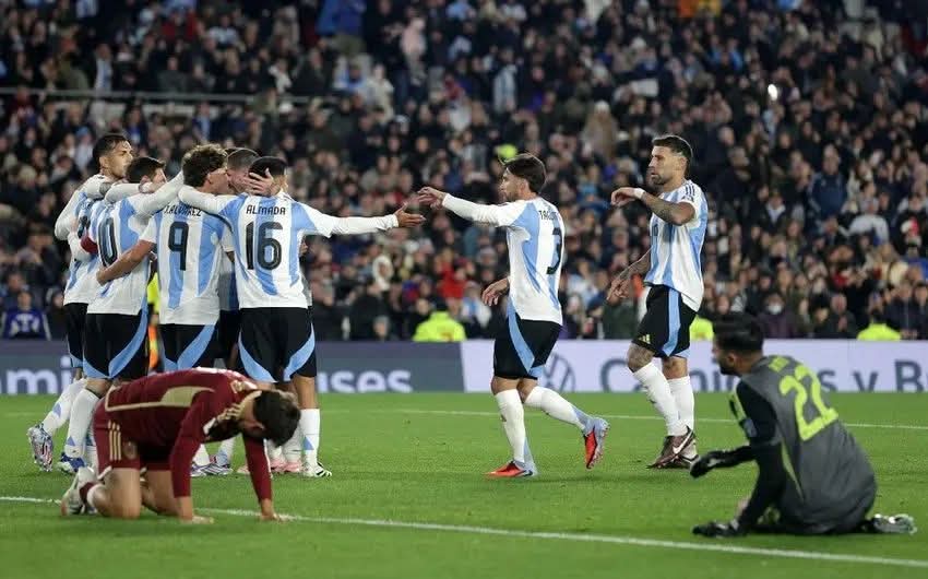 EN UN PARTIDO EMOTIVO PARA MESSI, ARGENTINA GOLEÓ 3-0 A VENEZUELA.