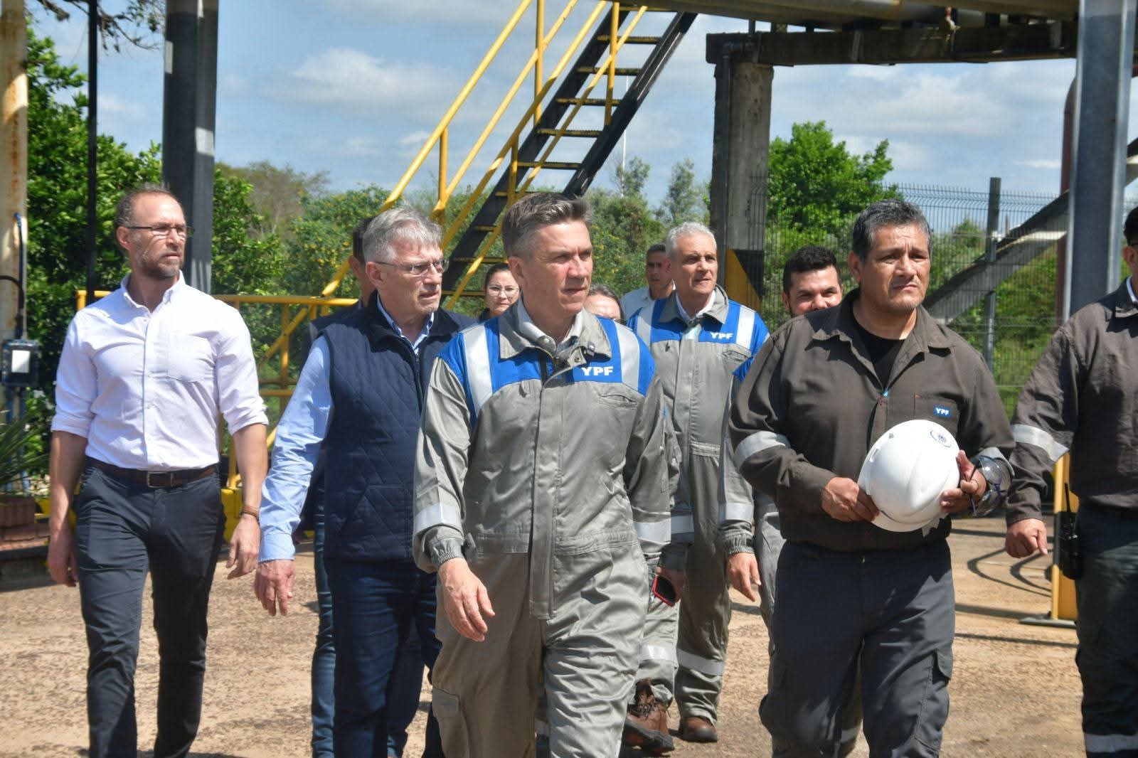 YPF REANUDA EL ABASTECIMIENTO REGIONAL CON LA LLEGADA DE BARCAZAS DE COMBUSTIBLE.