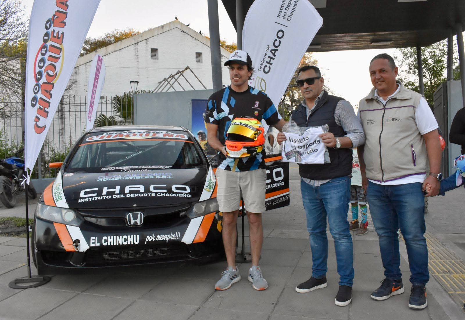 POLIDEPORTIVO JAIME ZAPATA: EL DÍA DEL DEPORTE CHAQUEÑO SE VIVIÓ CON STANDS Y DIVERSAS ACTIVIDADES.