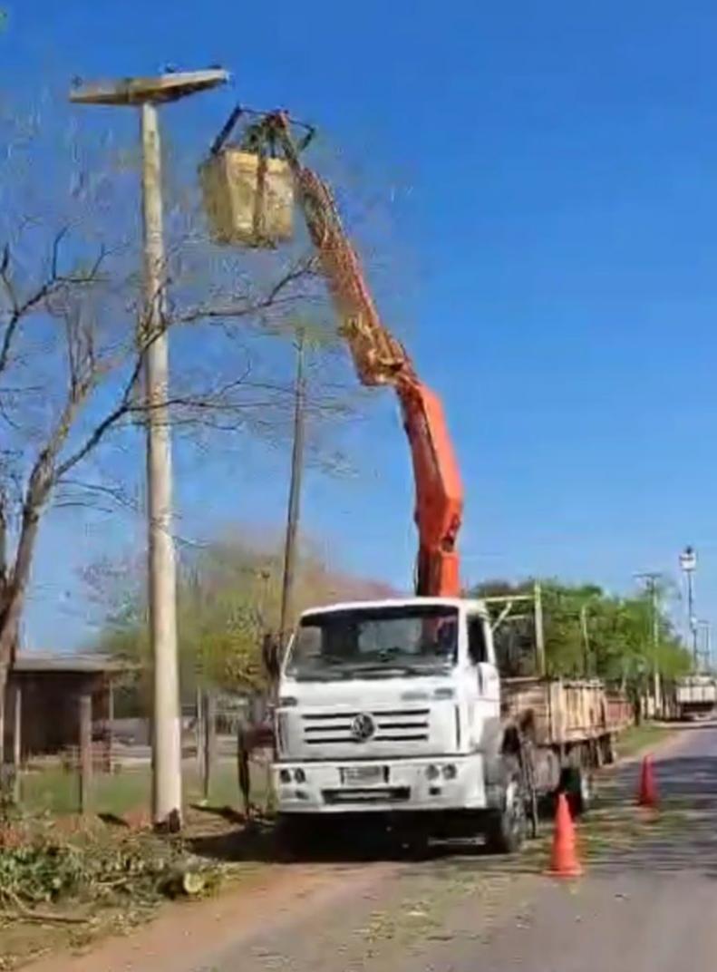 ADIÓS A LOS POSTES DE MADERA: MODERNA INFRAESTRUCTURA ELÉCTRICA Y RESISTENTE PARA CASTELLI.