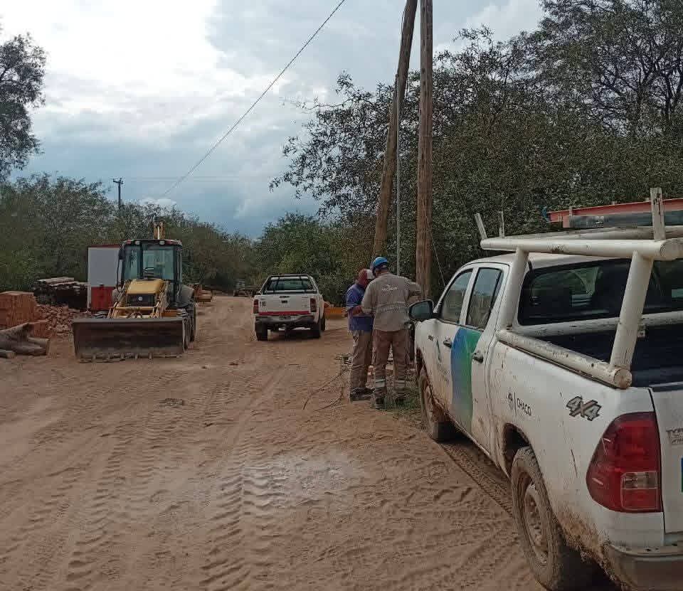 HISTÓRICA CONEXIÓN A LA RED ELÉCTRICA EN EL PARAJE LA ARMONÍA Y EL PARQUE NACIONAL EL IMPENETRABLE.