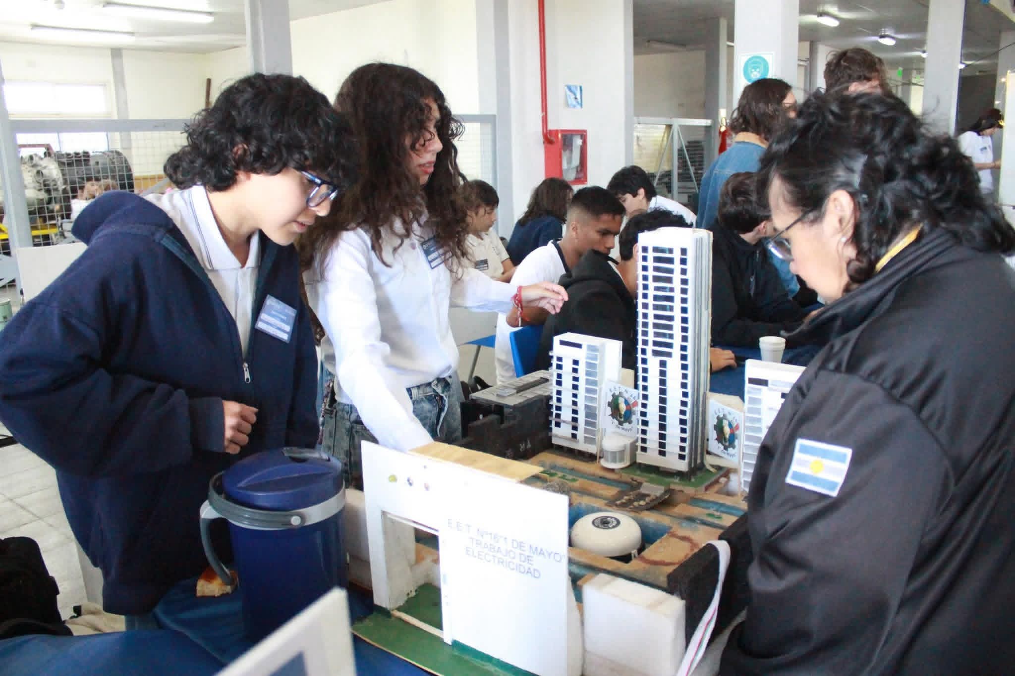 MÁS DE DIEZ ESCUELAS TÉCNICAS PARTICIPARON DE LA OLIMPIADA PROVINCIAL DE ROBÓTICA, INFORMÁTICA E INNOVACIÓN.