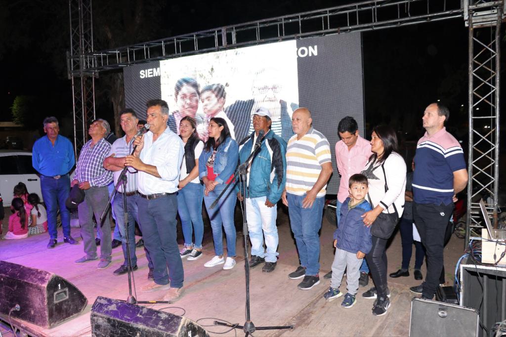 LAS MADRES DE MIRAFLORES RECIBIERON UN PEQUEÑO AGASAJO POR SU DÍA. 
