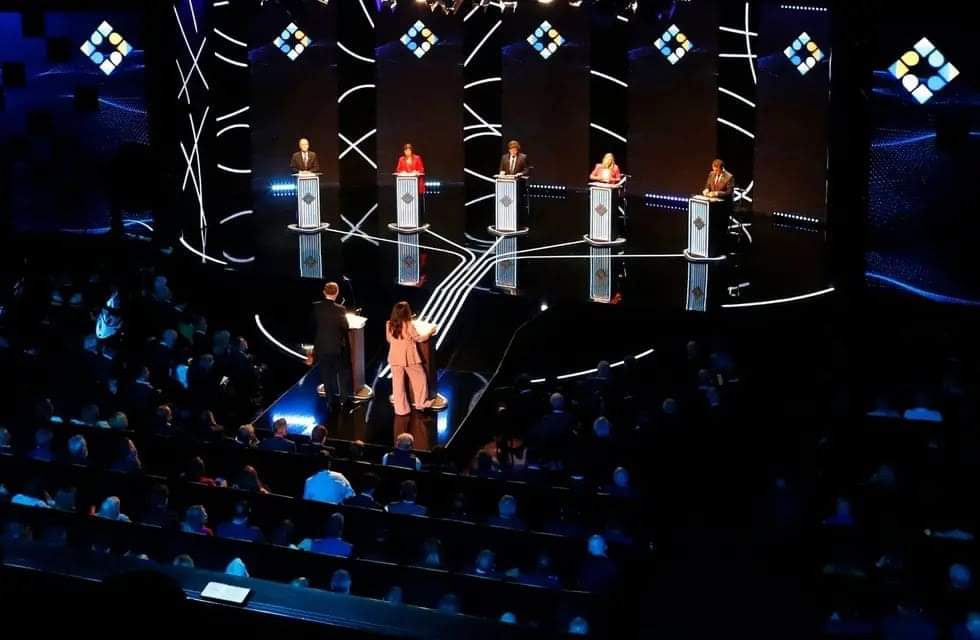CON TEMAS CALIENTES Y FUERTE DUELOS, LOS CANDIDATOS CERRARON EL SEGUNDO DEBATE PRESIDENCIAL.