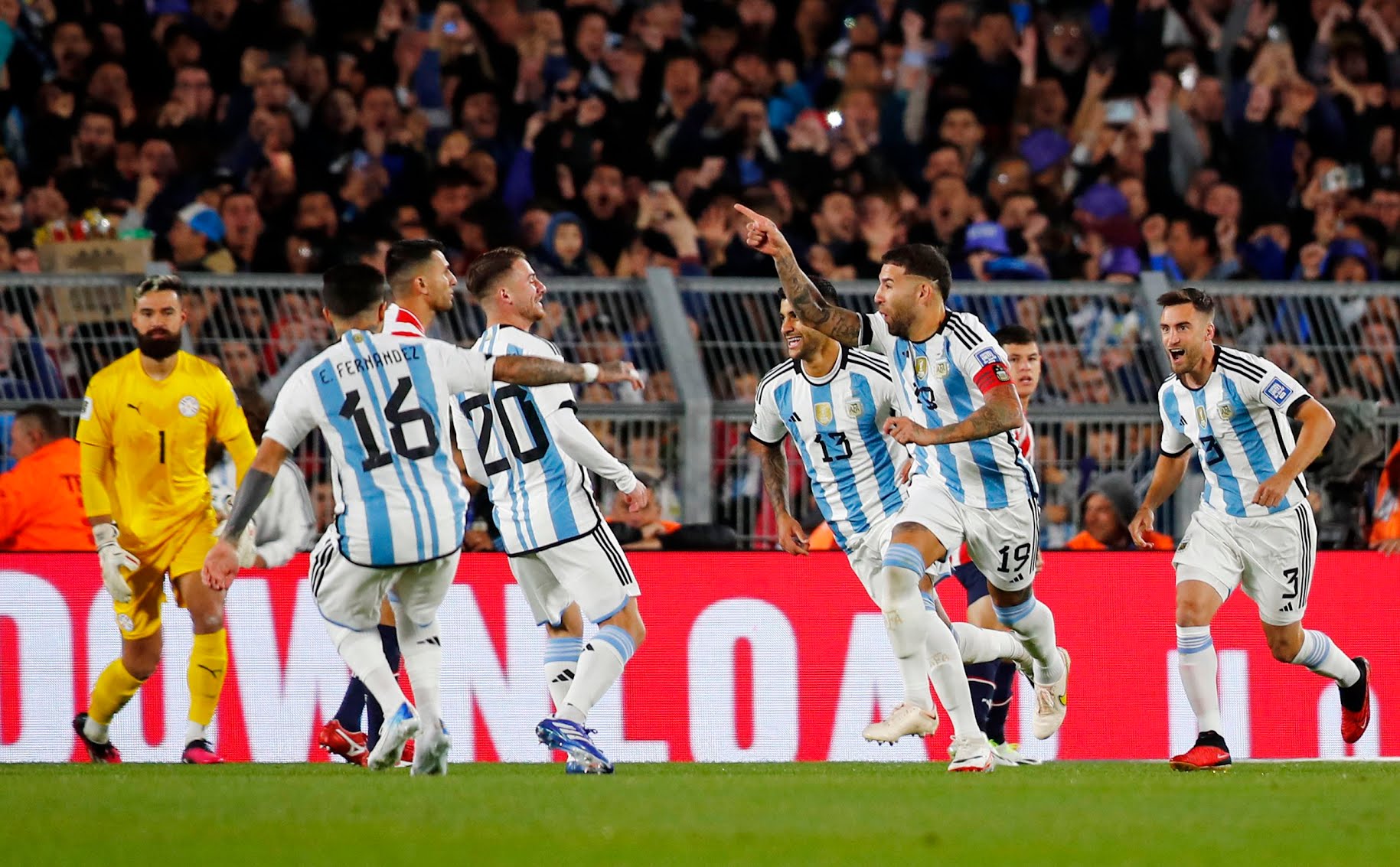 ARGENTINA LE GANÓ 1-0 A PARAGUAY CON UN GOLAZO DE OTAMENDI Y DISFRUTÓ DE LA VUELTA DE MESSI.