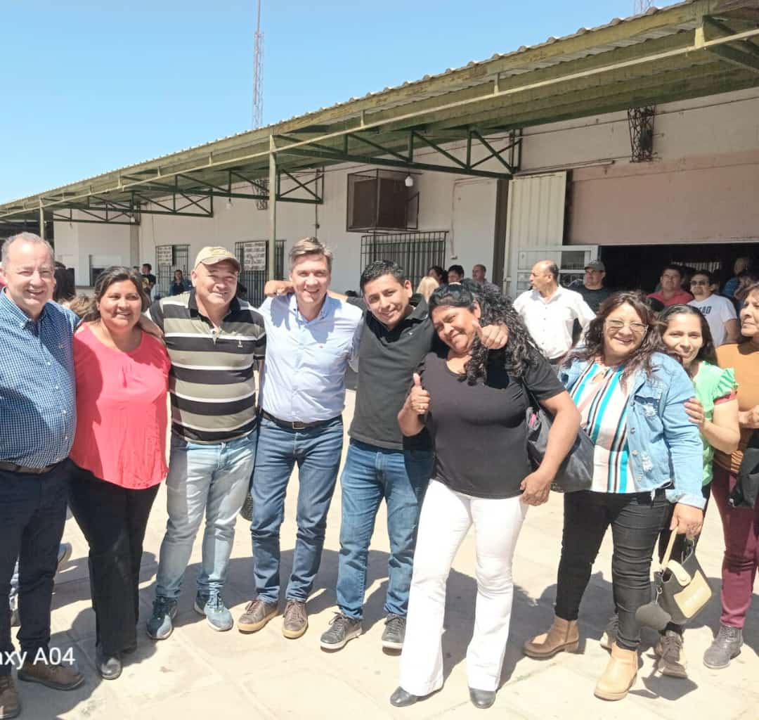 EL DIRIGENTE DE JXC DE FUERTE ESPERANZA CHATO MERCADO ACOMPAÑÓ AL GOBERNADOR ELECTO LEANDRO ZDERO EN SU VISITA A LA CIUDAD DE J.J CASTELLI. 