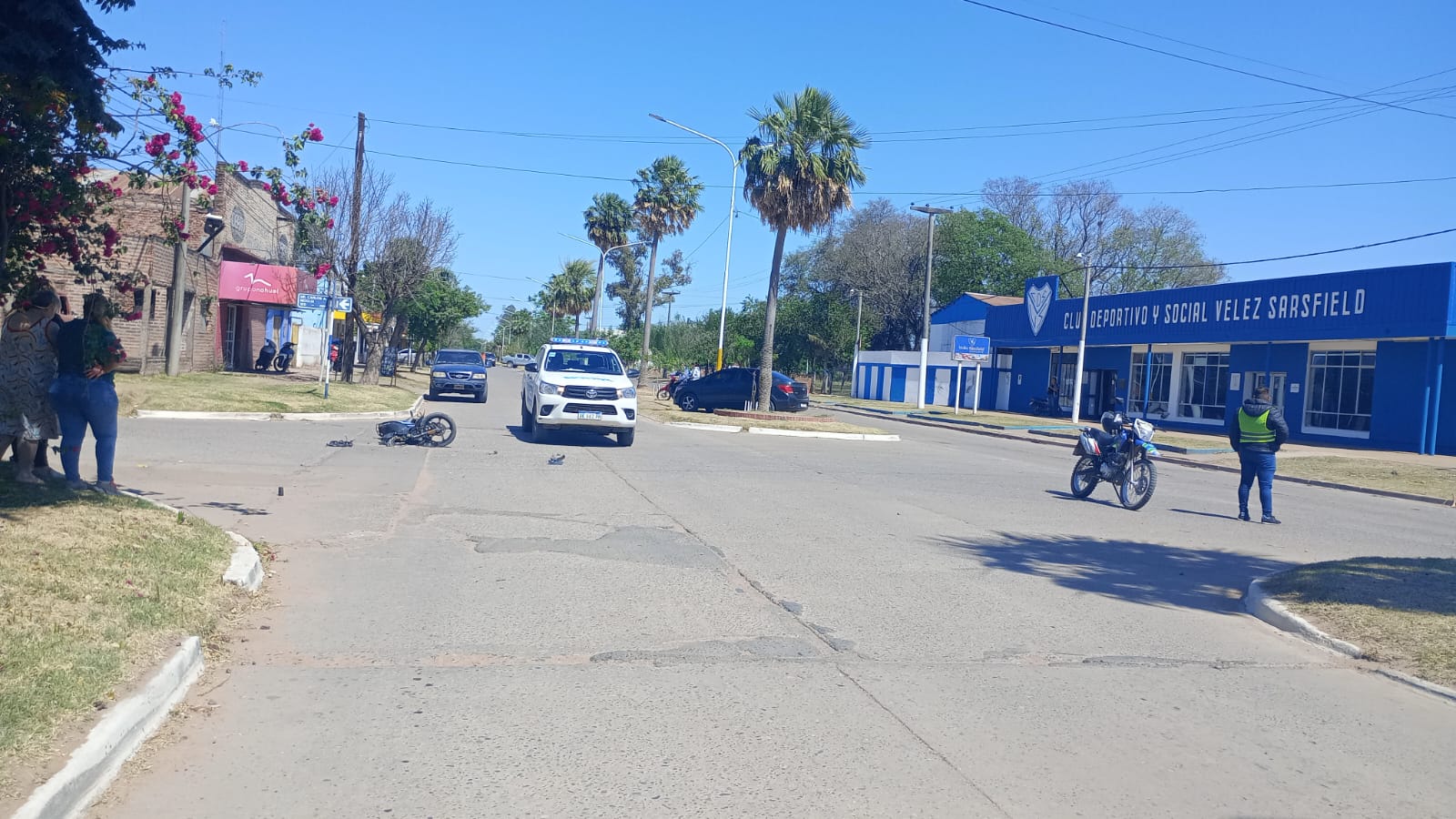 TRES ISLETAS: ACCIDENTE DE TRÁNSITO ENTRE UNA CAMIONETA Y UNA MOTOCICLETA. 