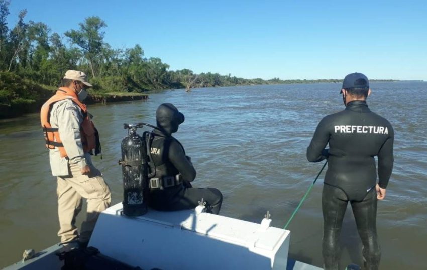 CONTINÚA LA BUSQUEDA DE PESCADORES DESAPARECIDOS EN EL PARANÁ.