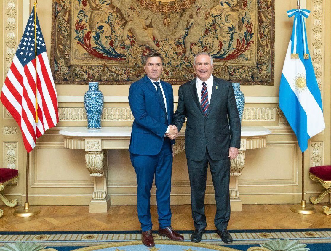 ZDERO FUE RECIBIDO POR EL EMBAJADOR DE ESTADOS UNIDOS.