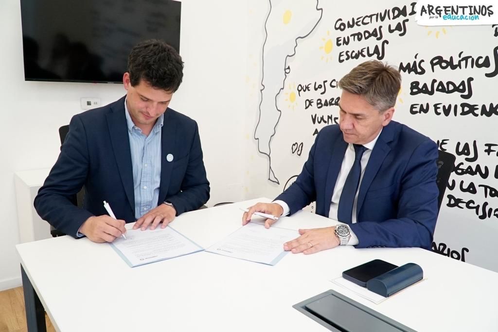 ZDERO ADHIRIÓ AL COMPROMISO POR LA ALFABETIZACIÓN INICIAL.