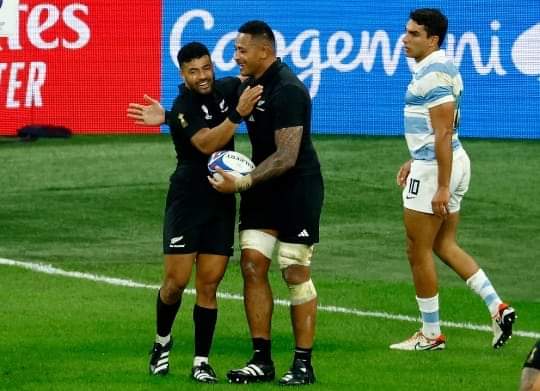 LOS PUMAS NO PUDIERON CON EL PODERÍO DE LOS ALL BLACKS Y PERDIERON EN LAS SEMIFINALES DEL MUNDIAL DE RUGBY. 